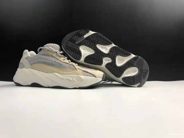 V2 Yeezy Boost Adidas GY7924 700 Cream Cream 0624